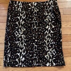 Womens Size 8 Calvin Klein Fun Leopard Skirt Fun print 98% cotton 2% spandex Gre